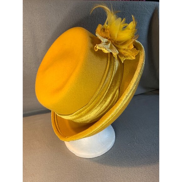 Ladies Gold Wool Hat with Feather and Velvet Accents Deborah Fashions Sz 23 Vtg - Picture 3 of 11